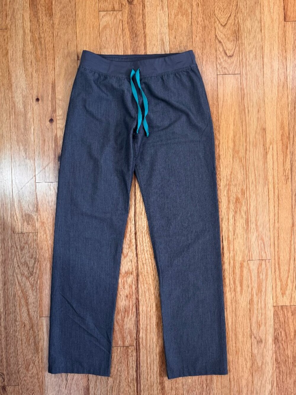 FIGS Women's Livingston Scrub Pants in Graphite Size Small Tall